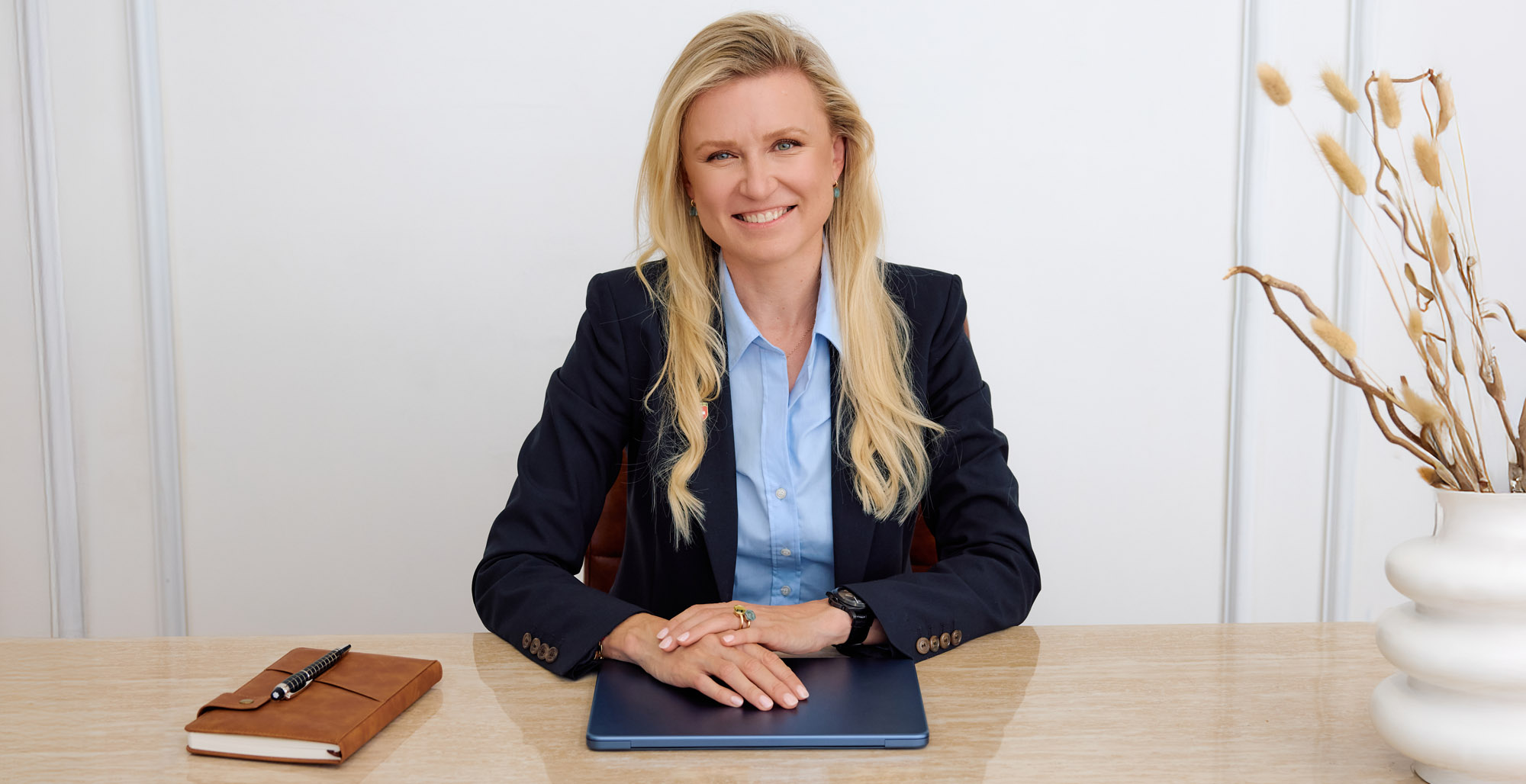 Nataly Taranova in conversation with a client in Zurich