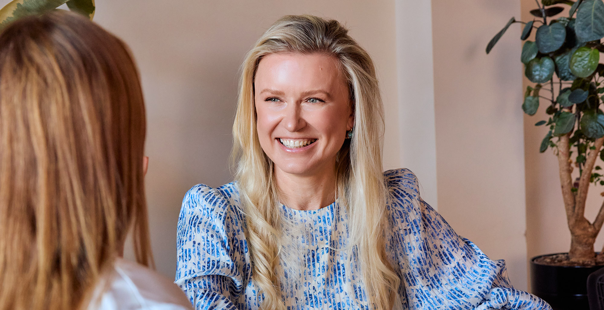 Nataly Taranova in conversation with founders across a meeting table